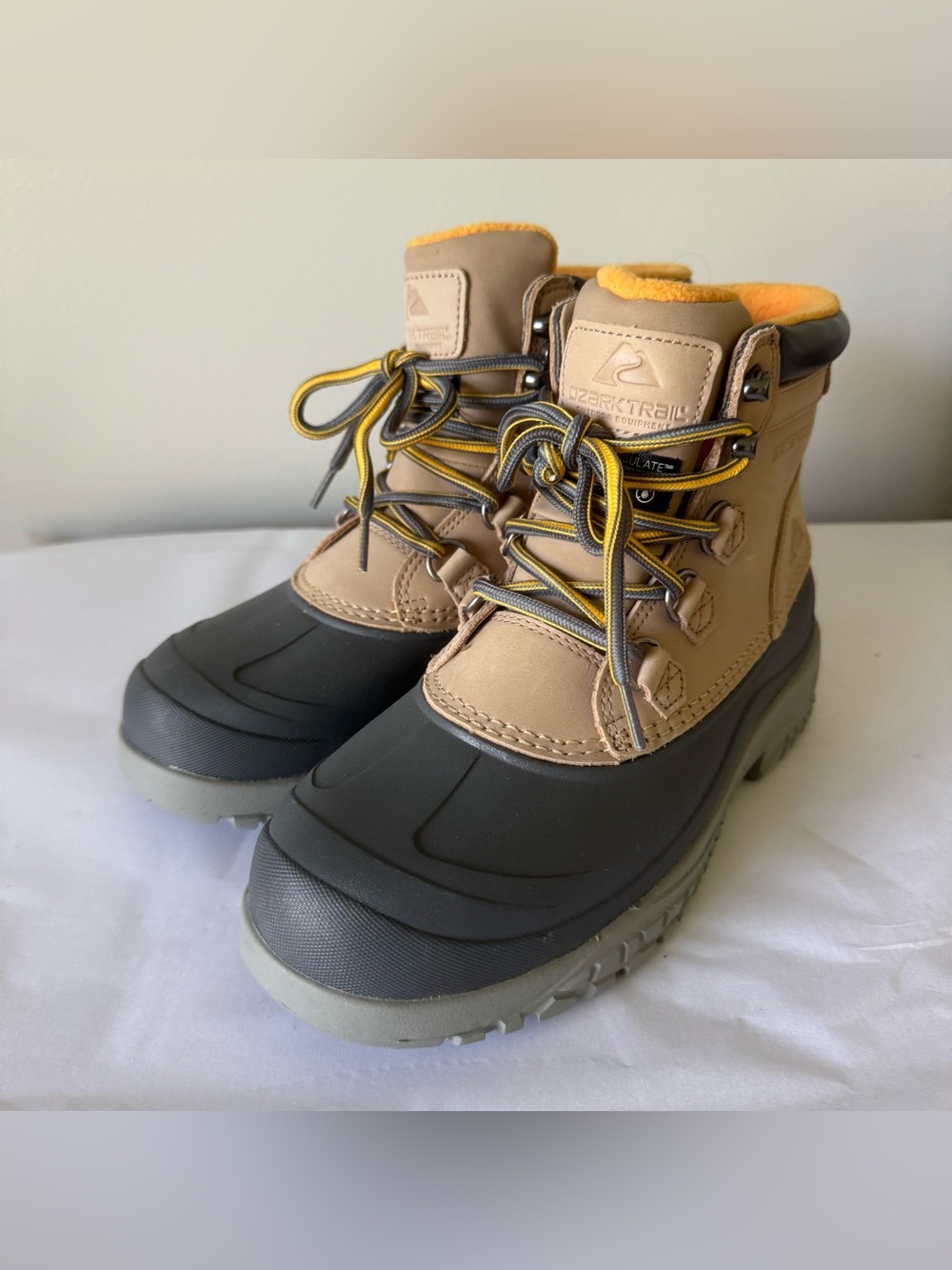 OZARK TRAIL Size 9 Men’s Waterproof Hiking Boots